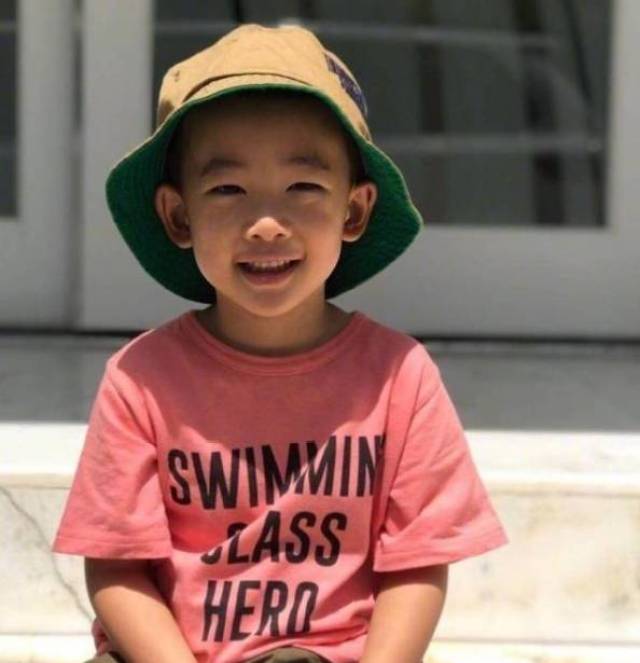 jasper的"盆底帽"火了!小姐姐下单买同款后,下巴都变尖了!