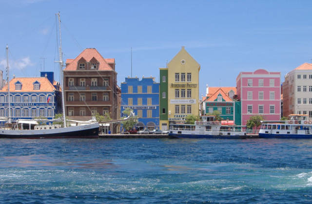 荷兰库拉索28万美金移民,独享彩色小岛浪漫风情