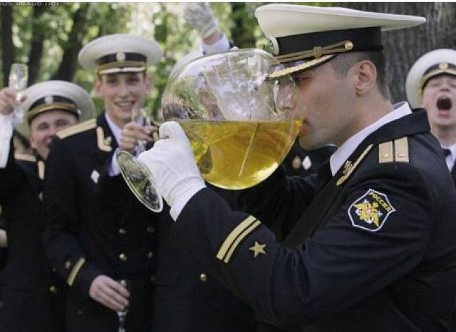 如何与俄罗斯人一起喝伏特加不醉?