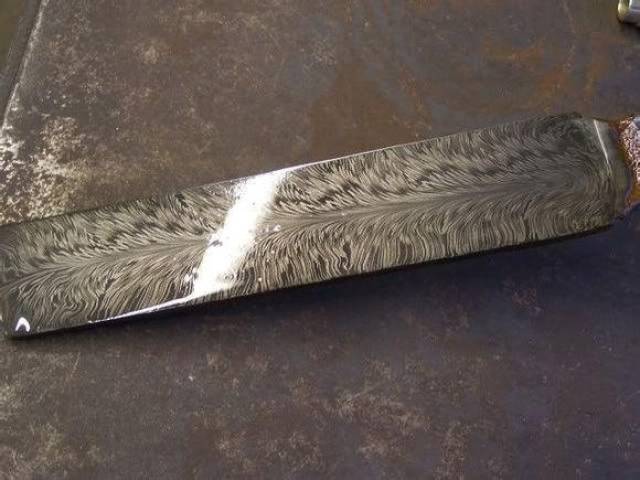 百炼花纹钢刀剑"羽毛纹"是怎样锻造的?成品亮骚了有木有!