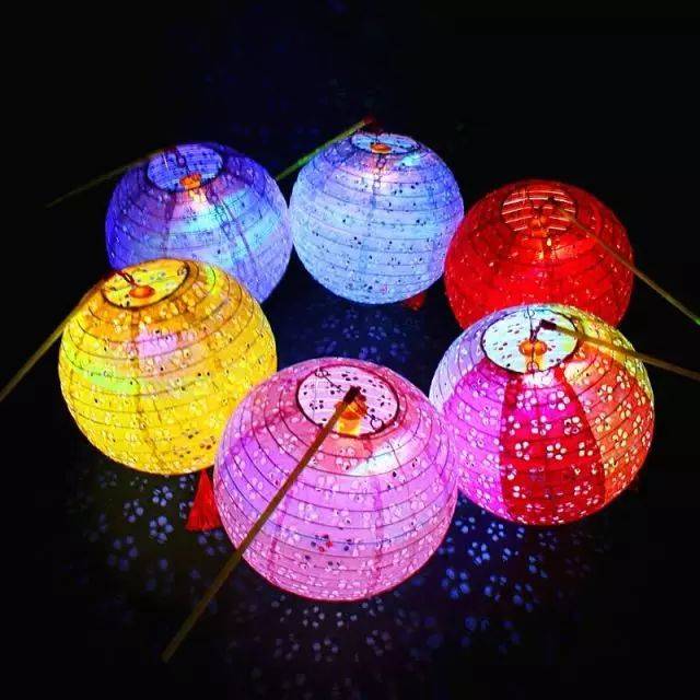 点亮赤壁之光丨碧桂园翡翠湾首届七彩灯笼展,磅礴盛启!