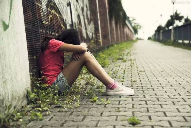 不被父母认可的孩子,人生会有多可悲?