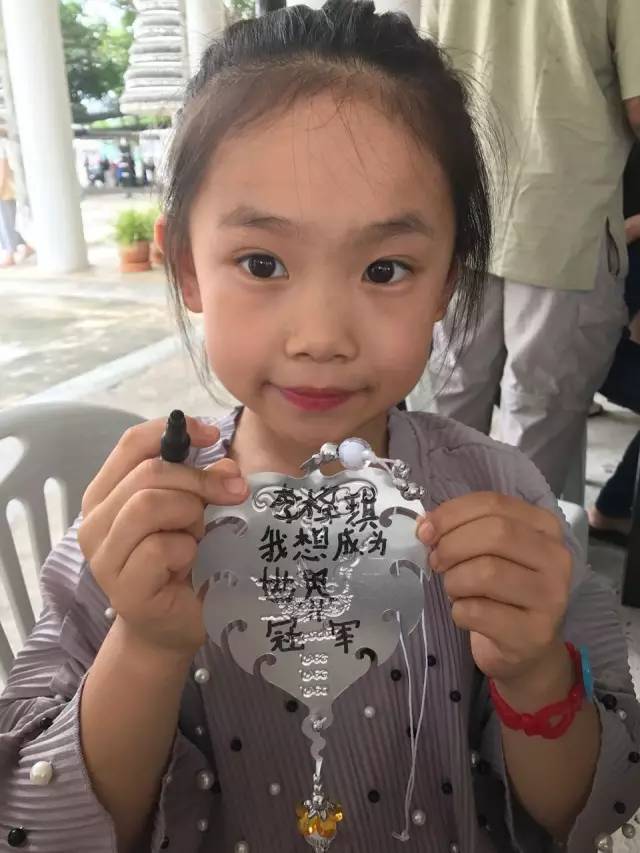 轰动中国街舞圈,惹国外舞者热议的,竟是7岁的小姑娘!