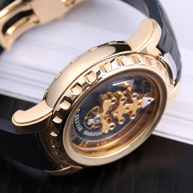颠覆性的创作 雅典 ulysse nardin 026-88 卡罗素 18k黄金腕表