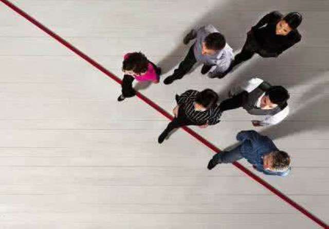 互金平台青睐的中插广告,或踩红线!_手机搜狐网