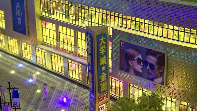 汉南大学城·金街开业 24个项目集中入驻