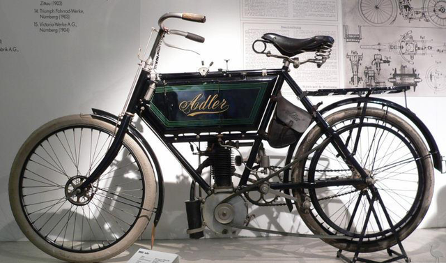 阿德勒摩托创立于19中期,开始主要生产农具.