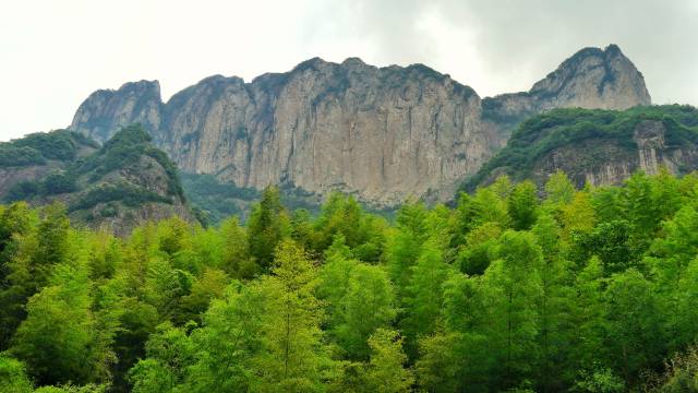 顯勝門景區位於浙江省溫州樂清雁蕩山風景區.