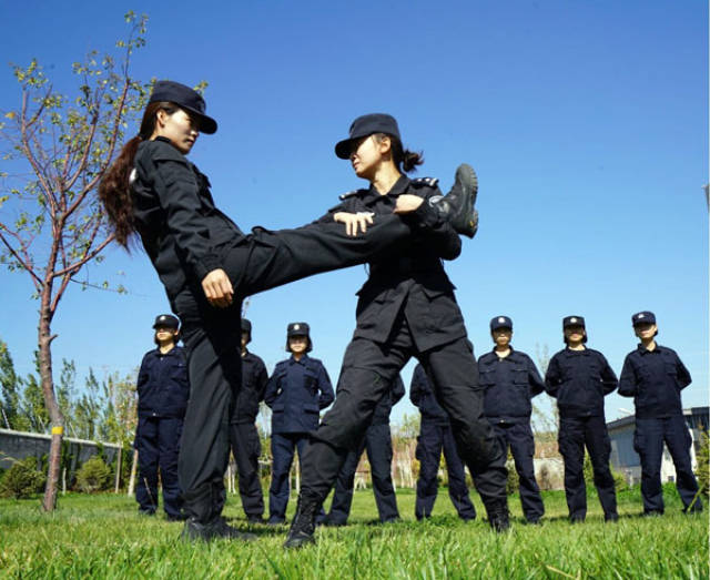 兩人也是新疆烏魯木齊市公安局的女特警