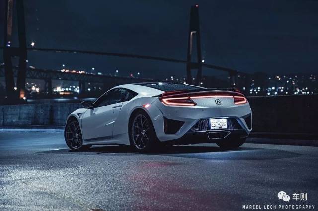 要知道它的内饰及外观造型设计者 奥山清行也是 法拉利enzo和599的