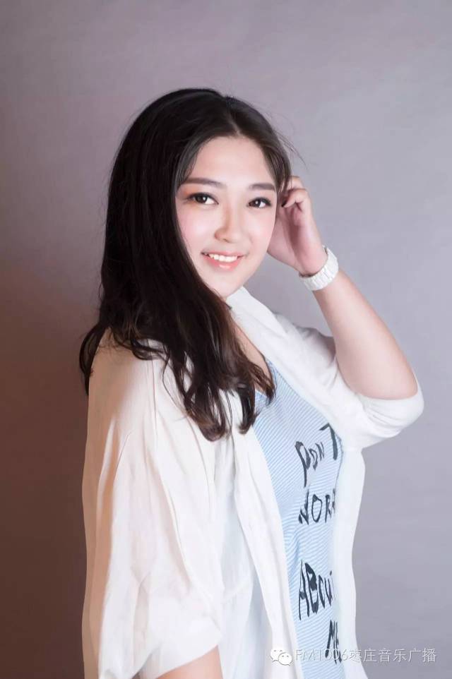 嗨,大家好,我是《越聊越开心》的主播蓝晨,今天给大家推荐的是张靓颖