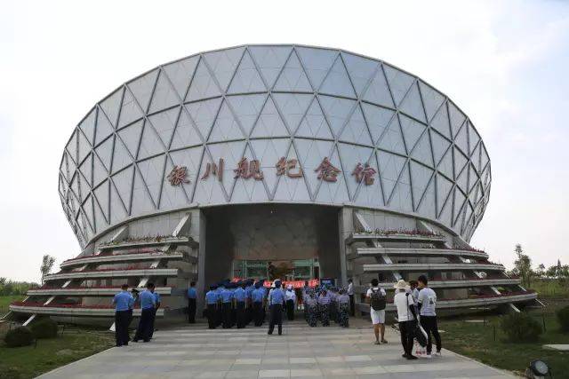 参观银川舰纪念馆