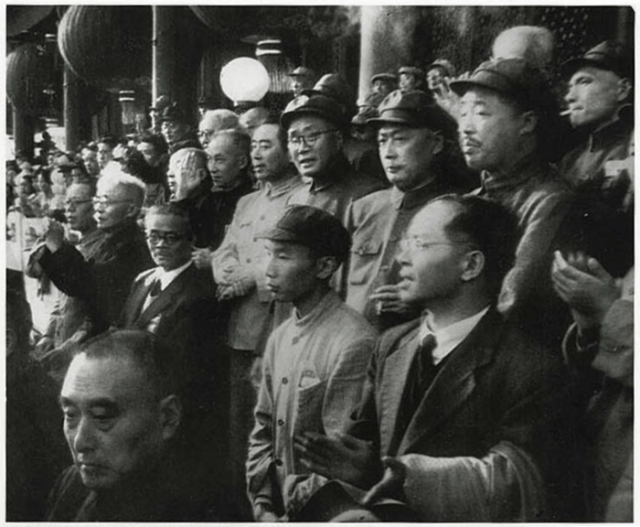 国庆|侯波:1949开国大典上唯一的女摄影师_搜狐网