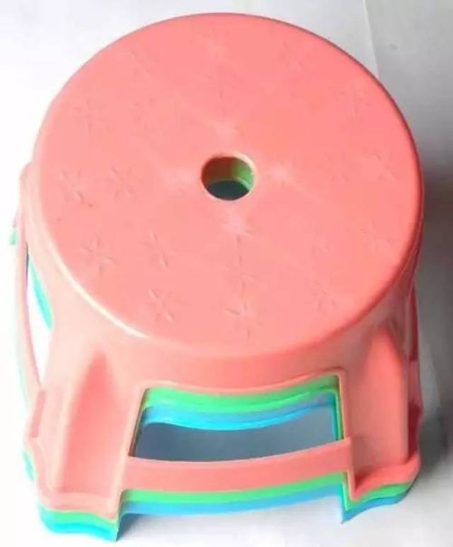 凳子上的圆洞到底是干啥用的?真相令人大吃一惊!