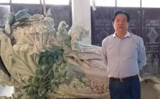 世界最大翡翠白菜，雕刻师呕心沥血四年，惊呆了王首富？_搜狐网