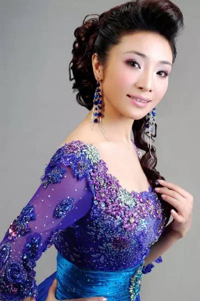 袁文栋担任晚会主持人哦!