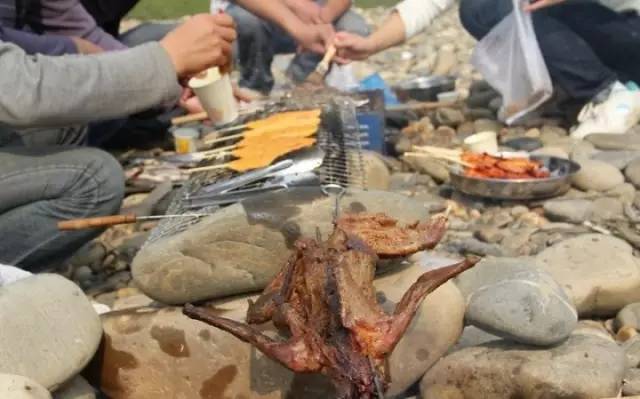 线路:九龙潭在沣峪口转盘向南13公里处,在西安大雁塔北广场公交站乘坐