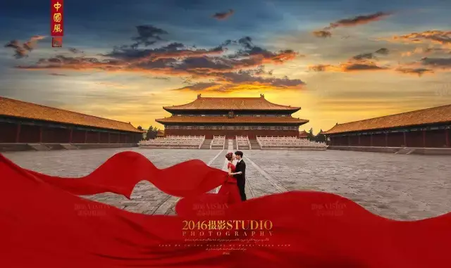 拍中式婚纱照怎么选服装?秀禾装和凤冠霞帔哪