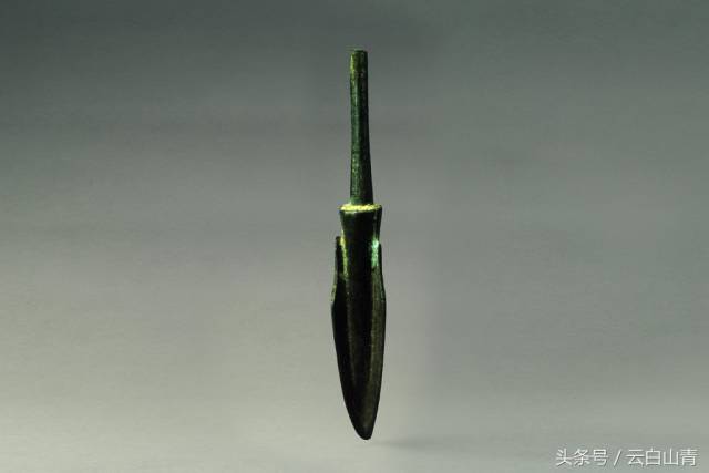 汉代三棱式青铜镞.