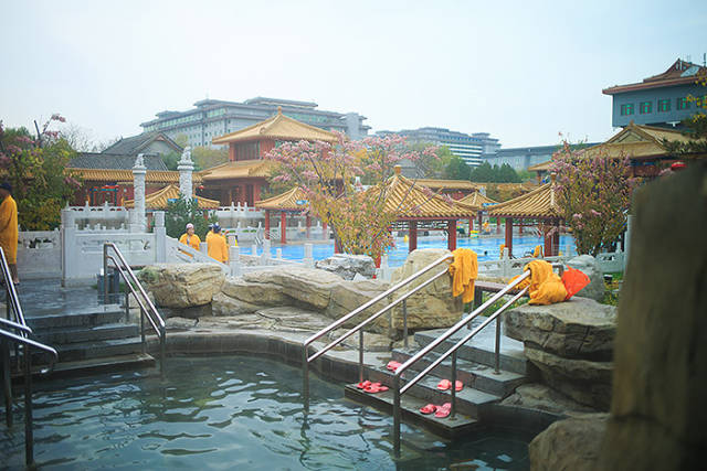 汤泉行宫室外温泉,室内外游泳,来九华山庄即享丰富亲子度假