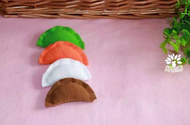 不织布手链,看看谁的更夺目吧!