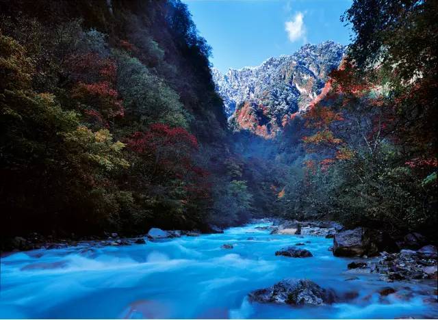 去東拉山看紅葉的n個理由東拉山大峽谷旅遊景區位於雅安市寶興縣境內