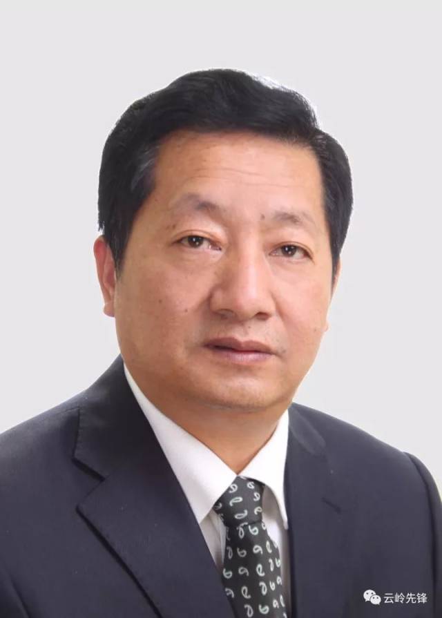 丁勇胜,男,汉族,1964年12月生,大学学历,中共党员,1985年7月参加工作.