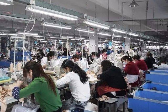只有进了工厂才知道生产一件内衣的工序有多繁杂