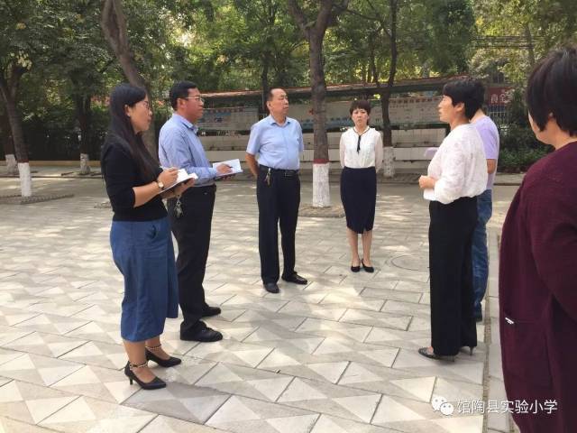 张书明在县政府副县长胡桂芹的陪同下莅临馆陶县实验小学检查指导工作