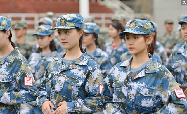 南艺新生军训个个都是美女, 好青春养眼啊!