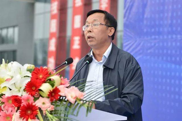 常委,常务副市长杨青玖与校长杨小林 为大学科技园揭牌 乔学达指出