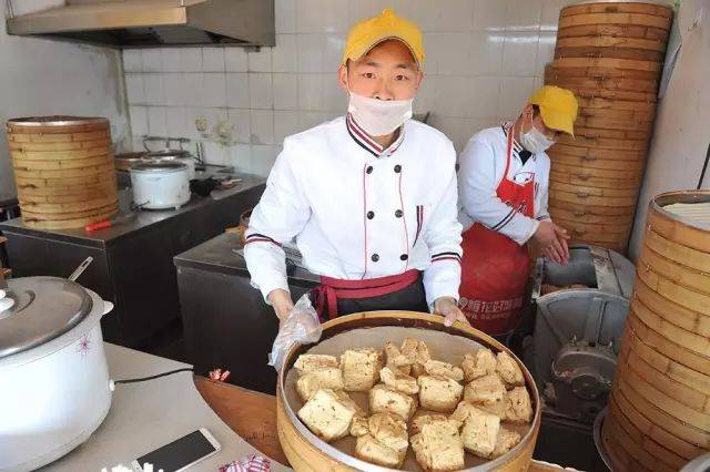 第三届"互联网 "大赛金奖 | 罗小馒:云南目前最火的"罗三长红糖馒头"