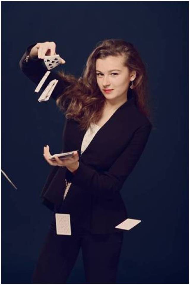 乌克兰美女魔术师 yana