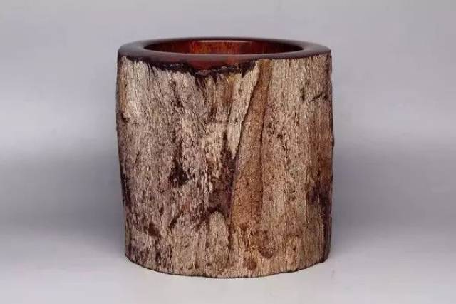 大红酸枝老料笔筒：美在原始感，精在未雕琢