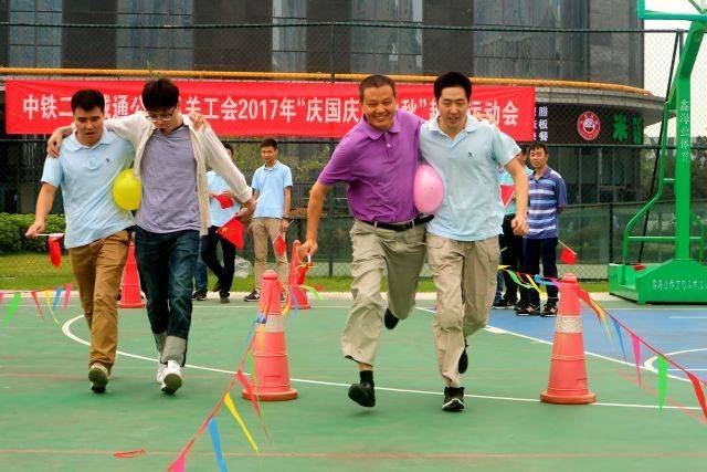 双人夹气球