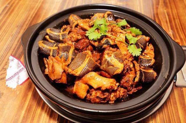 "海陆空火锅,龙虎凤煲"好吃到lam lam 利!