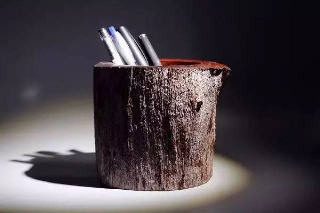 大红酸枝老料笔筒：美在原始感，精在未雕琢