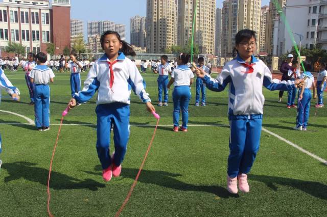 爱阳光,爱运动 —— 凤凰岛小学开展阳光大课间达标测评活动