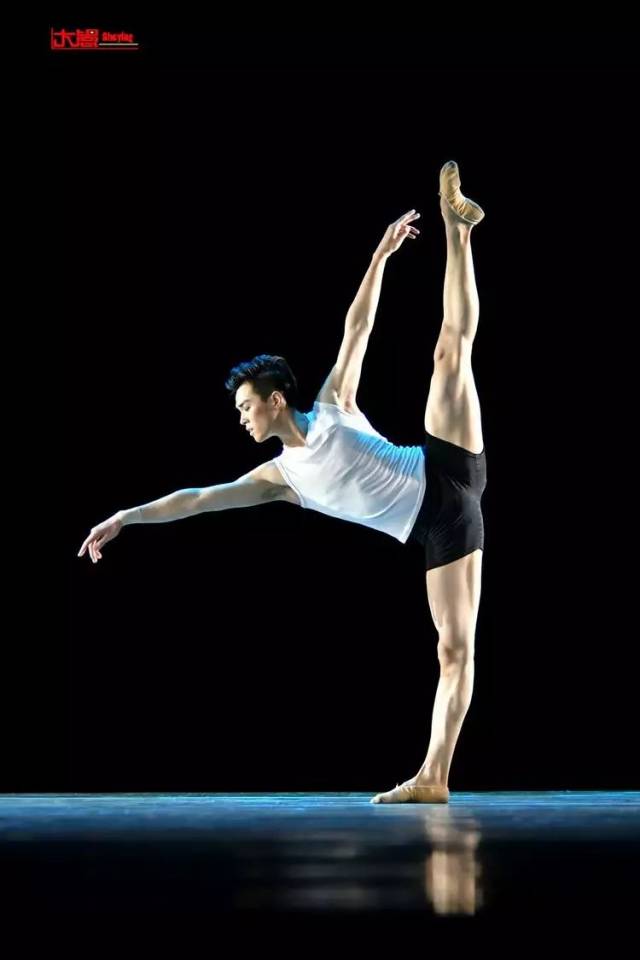 帅到爆炸!解放军艺术学院舞蹈系本科2013级毕业汇报