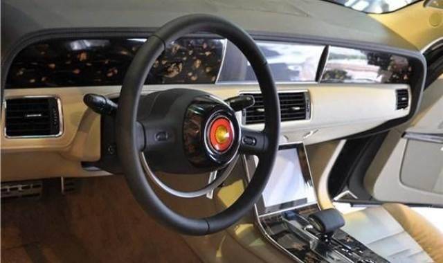 一河南男子花550万的红旗L5,路上交警也不敢