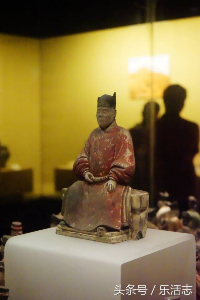 西安出土的明朝秦简王彩绘陶仪仗俑群,现藏于陕西历史博物馆