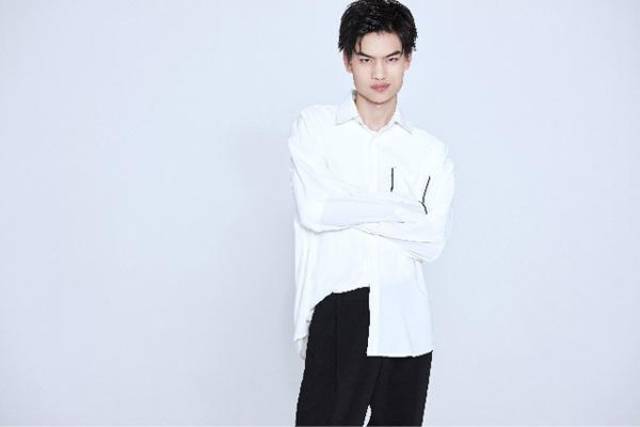 estarpro个人写真照大放送:伪装,小渝的"青春派"