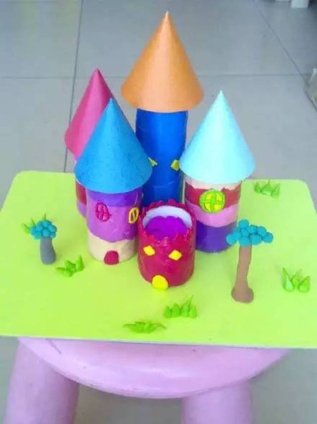 用卫生纸筒,彩泥,卡纸,纸粘土等材料,做的城堡