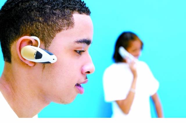 左耳接电话好还是右耳接电话好?