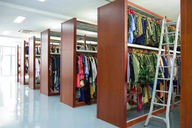 服装道具库大揭秘 服装间 clothing room