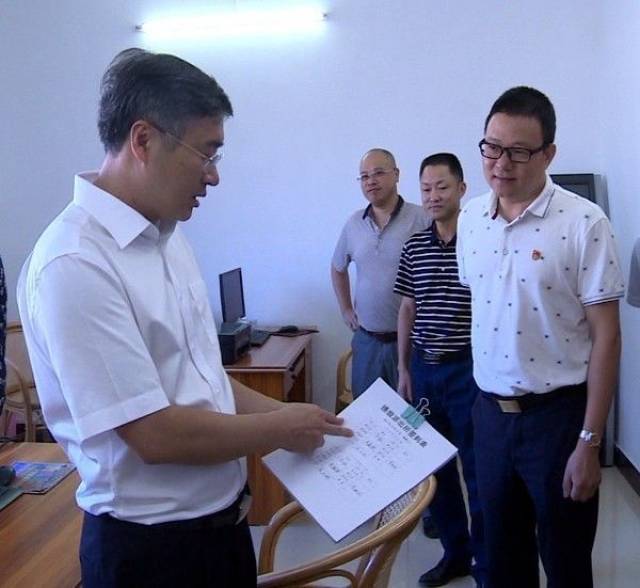 县委书记,县长俞志锋,副县长谢金凤及相关部门负责人,先后奔赴绣缎