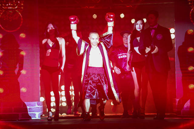 35岁熊朝忠拿下过渡金腰带,中国拳击绝地反击迎来接班人