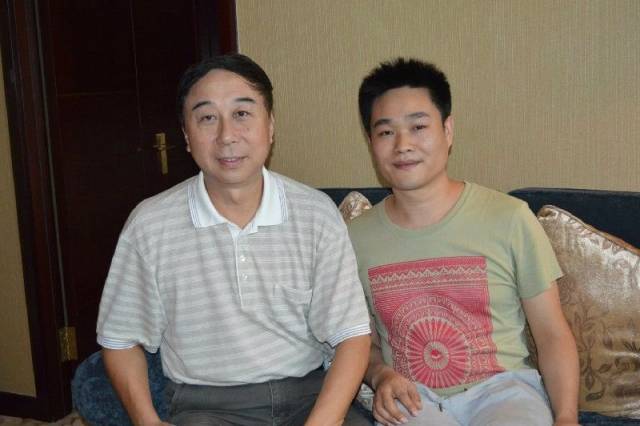 冯巩一家太强大,近照全撞脸,儿子祖父一个样,就连妻子都像他!