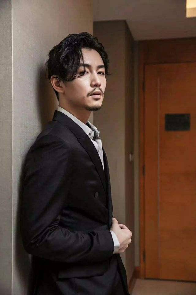 扎小辫留胡子的陈晓太撩人了日系雅痞风才是男星性感的终极武器