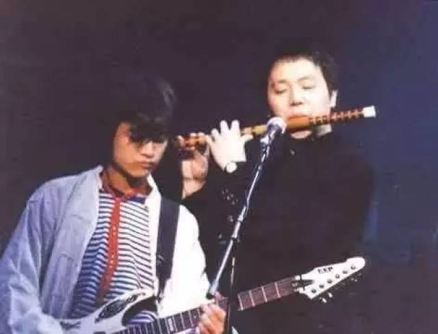 摇滚最巅峰的时刻就是1994年 "魔岩三杰"在香港红磡的"惊天一唱".